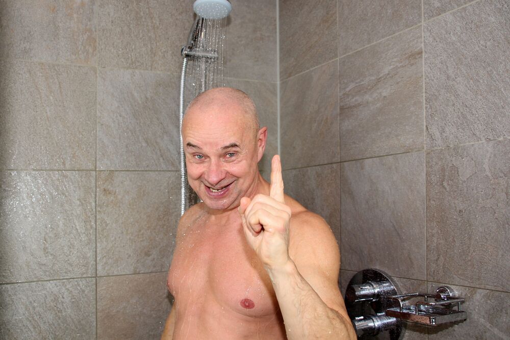Badewanne mit seitlicher Tür für einen niedrigen Einstieg